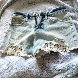Wild Fable Distressed High Waist Floral Lace Cutoff Jean Shorts Size 0 NWOT